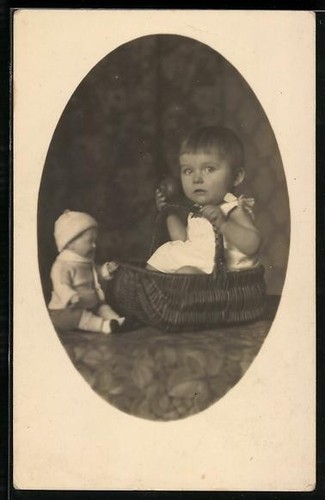Photo toddler sitting in a - toddler,